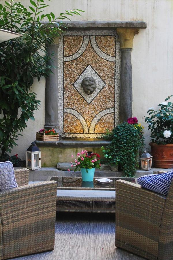 Il Cortile Di Elisa & Our Flats Bed & Breakfast Lucca Exterior photo