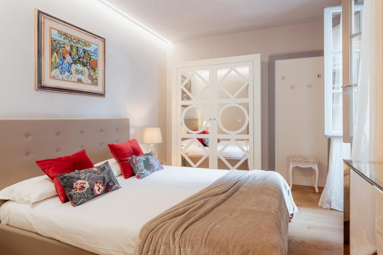Il Cortile Di Elisa & Our Flats Bed & Breakfast Lucca Exterior photo