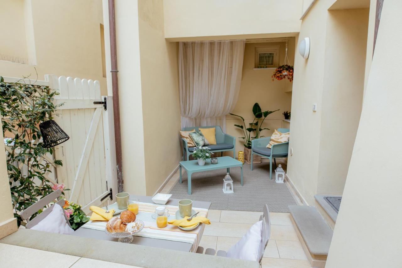 Il Cortile Di Elisa & Our Flats Bed & Breakfast Lucca Exterior photo
