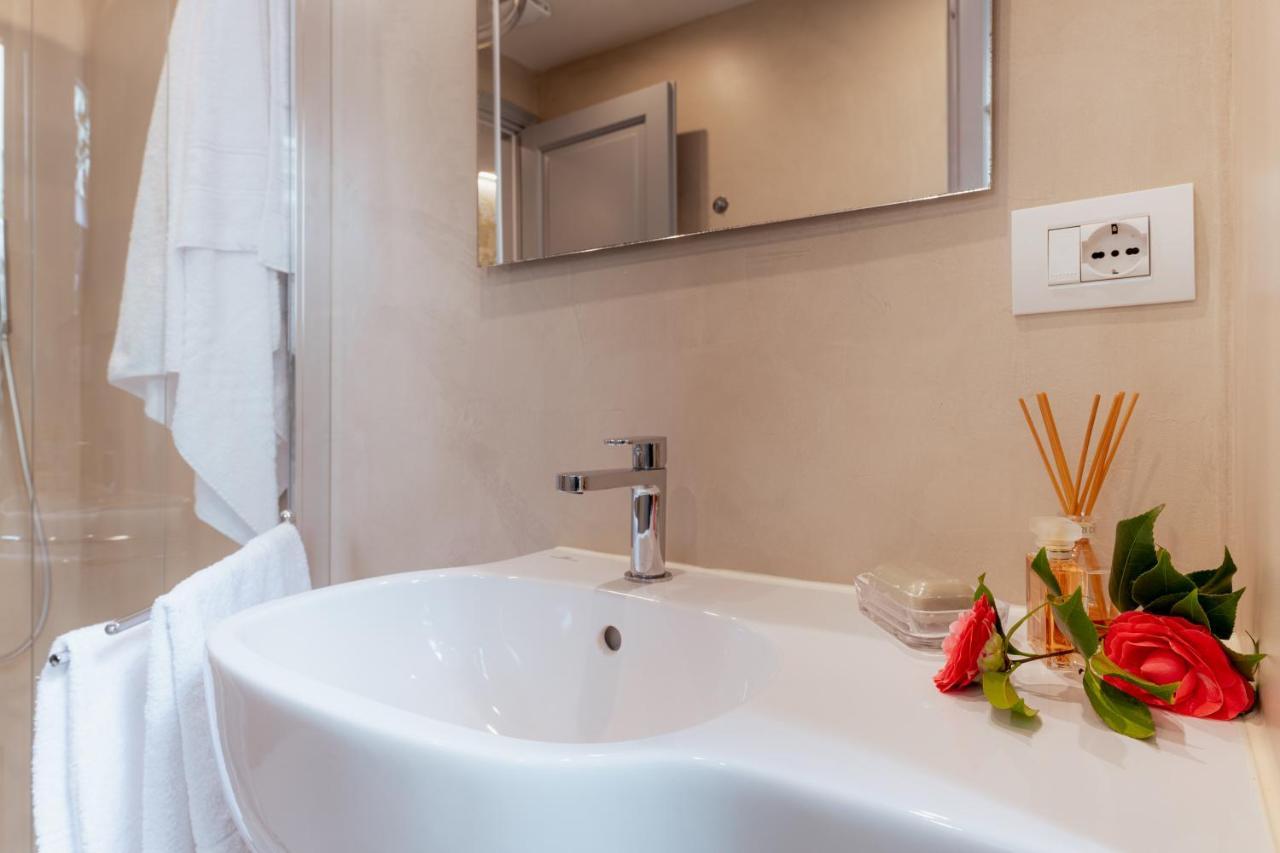 Il Cortile Di Elisa & Our Flats Bed & Breakfast Lucca Exterior photo