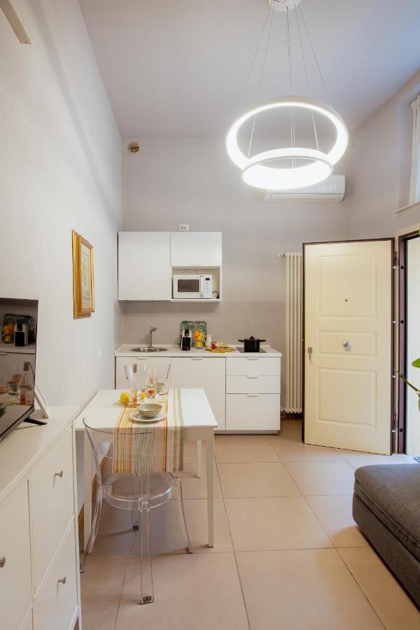 Il Cortile Di Elisa & Our Flats Bed & Breakfast Lucca Exterior photo