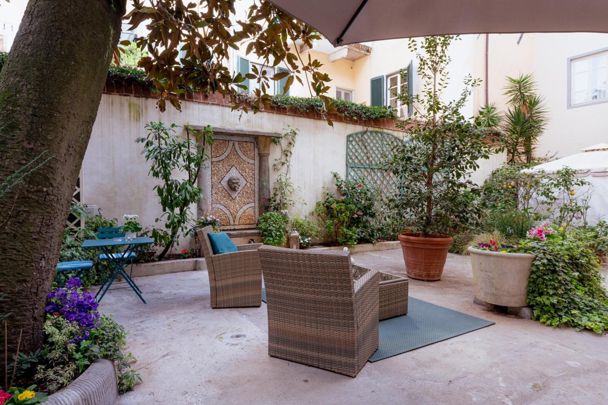 Il Cortile Di Elisa & Our Flats Bed & Breakfast Lucca Exterior photo